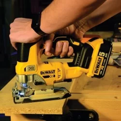 Wyrzynarka 18,0V XR BL 135mm DEWALT 2x4Ah TSTAK