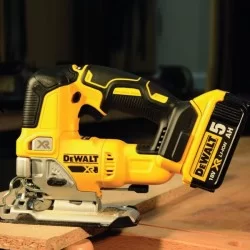Wyrzynarka 18,0V XR BL 135mm DEWALT 2x4Ah TSTAK