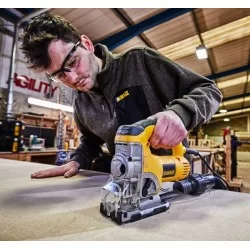 Wyrzynarka DEWALT DW331KT 701W 130mm gł/cię