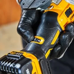 Wyrzynarka DEWALT DCS335NT 18V 135mm XR gł/cię