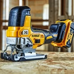 Wyrzynarka DEWALT DCS335NT 18V 135mm XR gł/cię