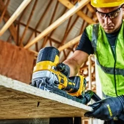 Wyrzynarka DEWALT DCS335NT 18V 135mm XR gł/cię