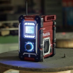 Radio budowlane AUX 230/7,2-18V Makita DMR108AR