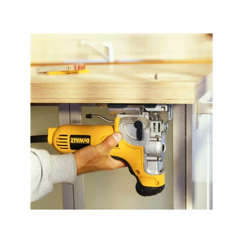Wyrzynarka DEWALT DW333KT 701W 130mm gł/cię