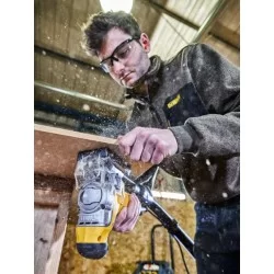 Wyrzynarka DEWALT DW333KT 701W 130mm gł/cię