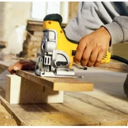 Wyrzynarka DEWALT DW333KT 701W 130mm gł/cię