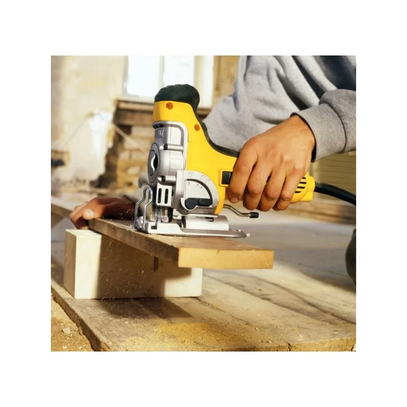 Wyrzynarka DEWALT DW333KT 701W 130mm gł/cię
