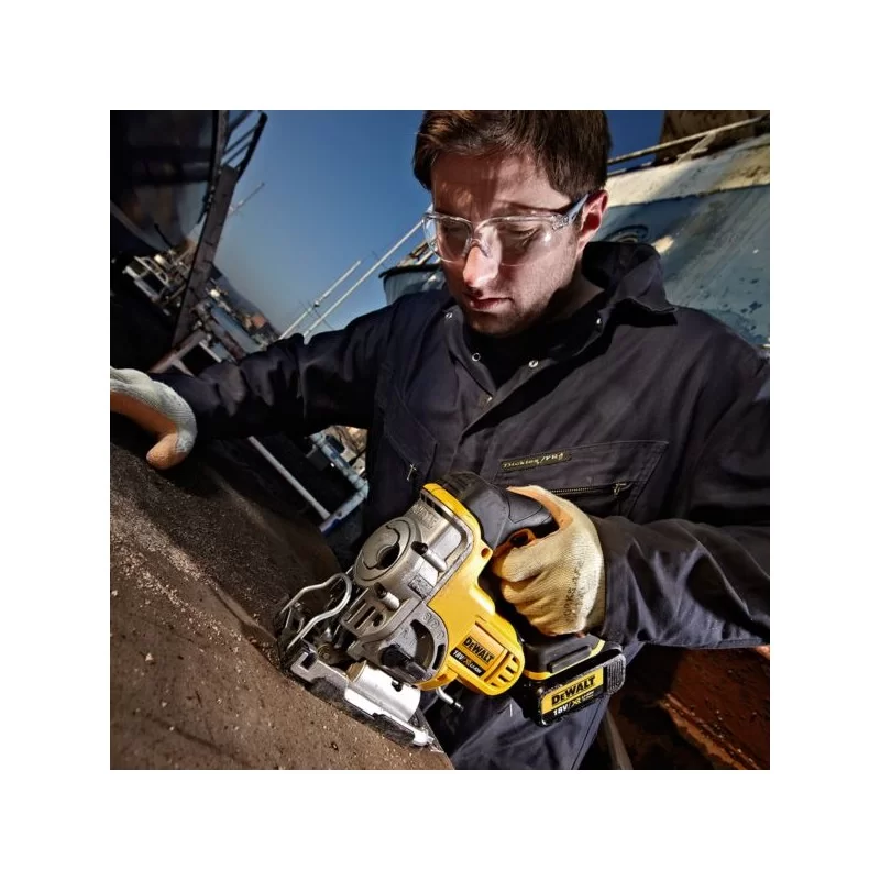 Wyrzynarka DEWALT DCS331NT 18V 135mm XR gł/cię