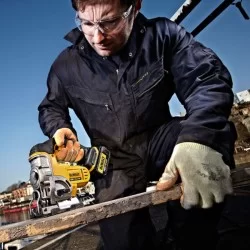 Wyrzynarka DEWALT DCS331NT 18V 135mm XR gł/cię
