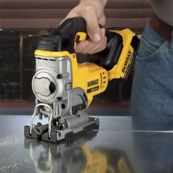 Wyrzynarka DEWALT DCS331M2 18V 135mm 2x4Ah gł/cię