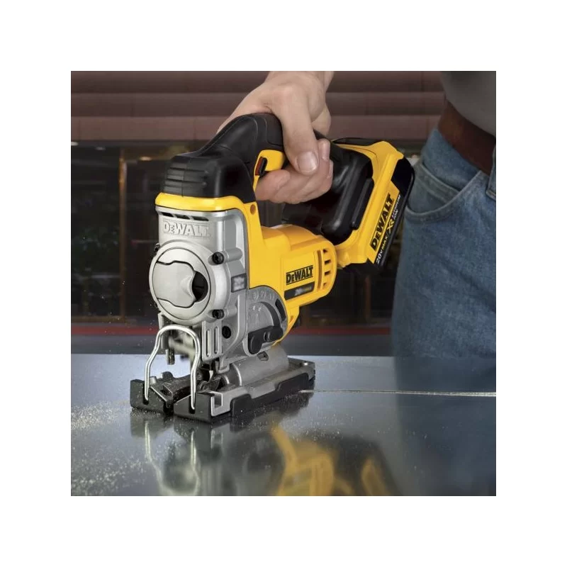 Wyrzynarka DEWALT DCS331M2 18V 135mm 2x4Ah gł/cię