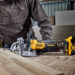 Frezarka lamelownica 18V 104x20mm DeWALT DCW682NT