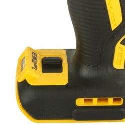 Klucz udarowy DeWALT DCF899P2 XR 18V 2x5Ah BL 950Nm 1/2'' + zestaw 7 nasadek udarowych DeWALT DWMT74737-0 rękawice walizka
