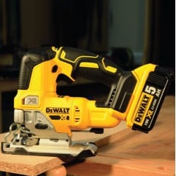 Wyrzynarka DEWALT DCS334P2 18V 135mm 2x5Ah gł/cię