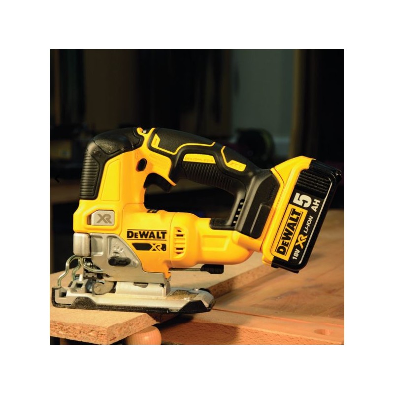 Wyrzynarka DEWALT DCS334P2 18V 135mm 2x5Ah gł/cię