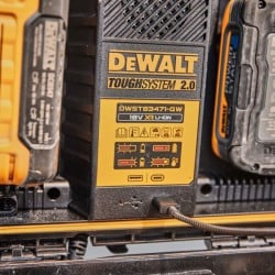 Ładowarka 18V walizka ToughSystem DeWALT DWST83471