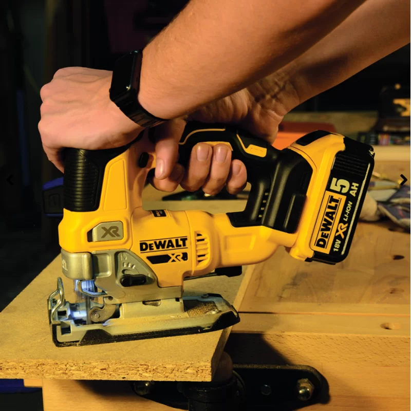 Wyrzynarka DeWalt DCS334N 18V BL 135mm body