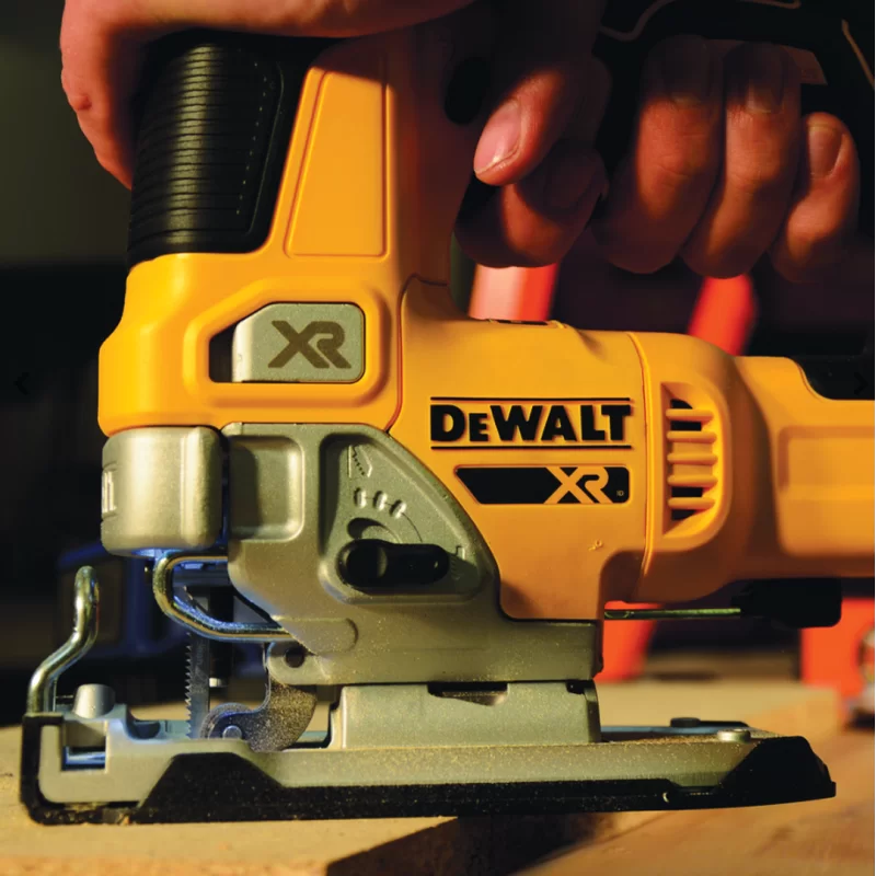 Wyrzynarka DeWalt DCS334N 18V BL 135mm body