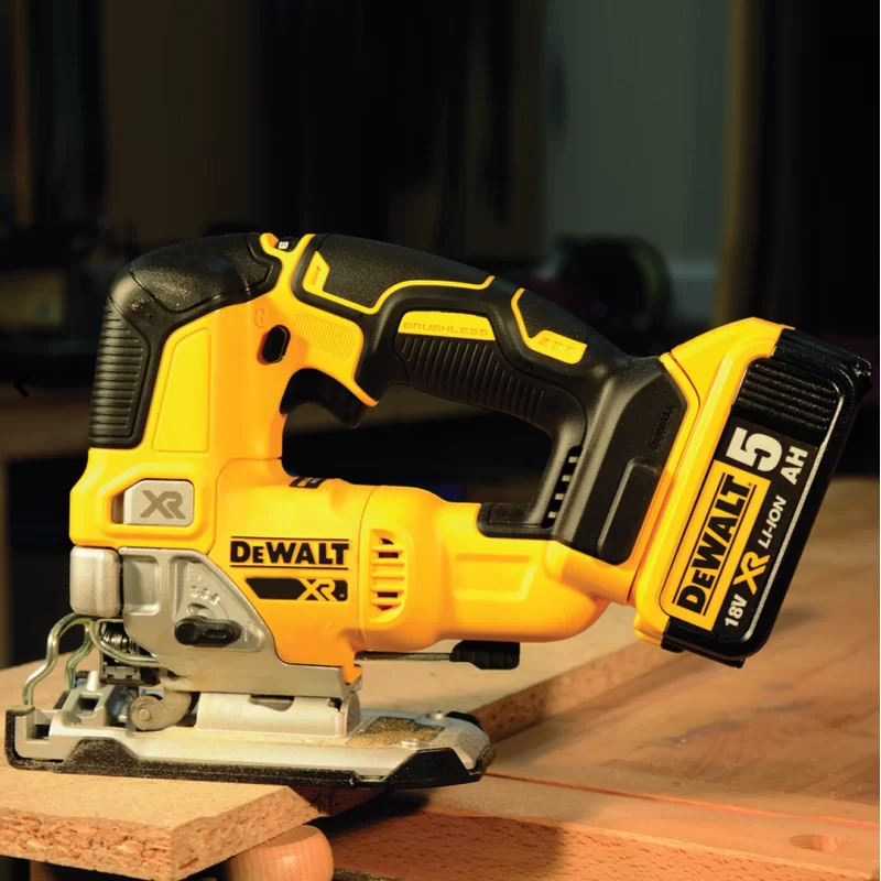 Wyrzynarka DeWalt DCS334N 18V BL 135mm body