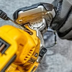 Wyrzynarka DeWalt DCS334N 18V BL 135mm body
