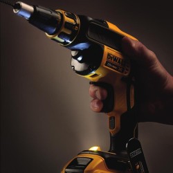 Wkrętarka DEWALT 18V 2x2Ah BL do płyt GK DCF620D2