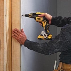 Wkrętarka DEWALT 18V 2x2Ah BL do płyt GK DCF620D2