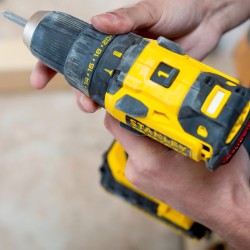 Wkrętarka 18V 55Nm 2x2Ah STANLEY FATMAX FMC607D2