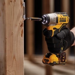 Wkrętarka 12V BL 8 Nm 2x2Ah kufer DeWALT DCF601D2