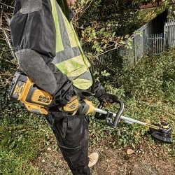 Podkaszarka DeWALT DCM561PBSP1 XR 18V 1x5Ah BL 33cm 2-biegi