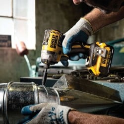 Zestaw elektronarzędzi udarowych COMBO DeWALT DCK266P3T 18V XR BL 3x5Ah walizka