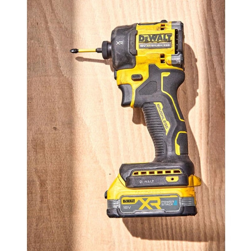 Zakrętarka udarowa olejowa DeWALT DCF870E2T 18V XR 2x1,7Ah BL 50Nm
