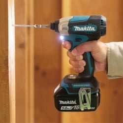 Zakrętarka udarowa 140Nm 2x3Ah Makita DTD157RFJ