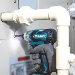 Akumulatorowa zakrętarka udarowa Makita TD111DSAE 12V MAX CXT 2x2Ah BL XPT walizka