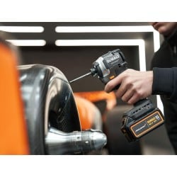 Zakrętarka udarowa DeWALT DCF85MP2T 18V XR 206Nm 1/4'' 2x5Ah McLaren walizka