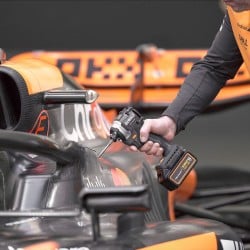 Zakrętarka udarowa DeWALT DCF85MP2T 18V XR 206Nm 1/4'' 2x5Ah McLaren walizka