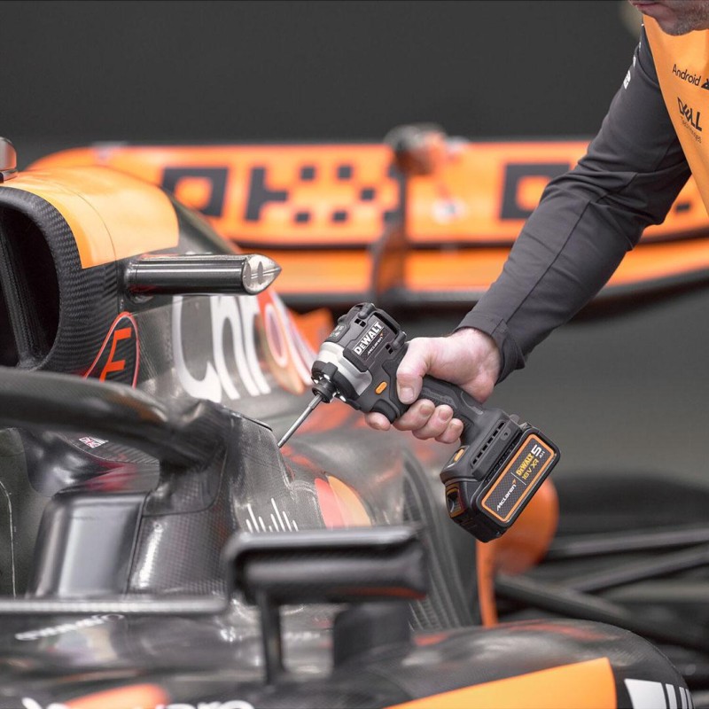 Zakrętarka udarowa DeWALT DCF85MP2T 18V XR 206Nm 1/4'' 2x5Ah McLaren walizka