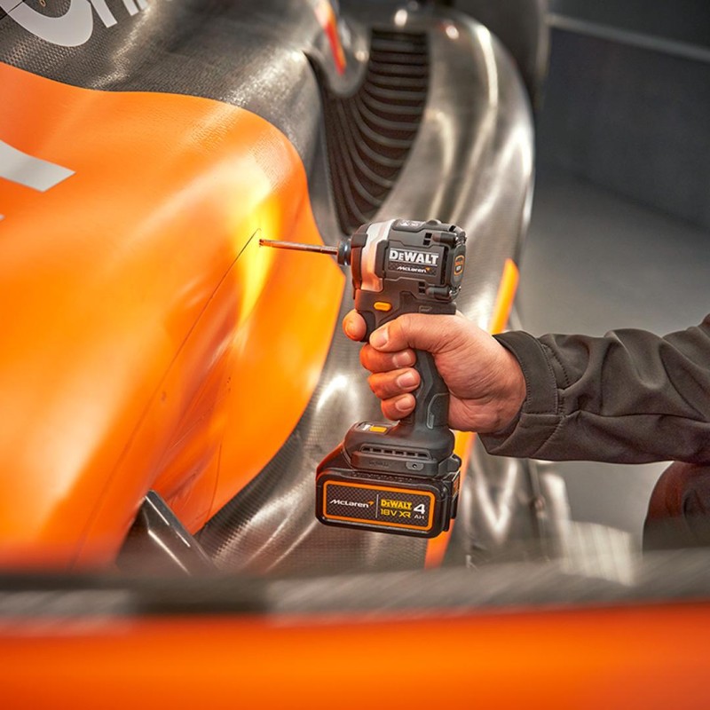 Zakrętarka udarowa DeWALT DCF85MM2T XR 18V 2x4Ah BL F1 McLaren 205Nm walizka