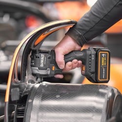 Zakrętarka udarowa DeWALT DCF85MM2T XR 18V 2x4Ah BL F1 McLaren 205Nm walizka