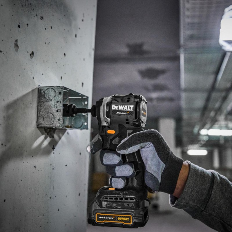 Zakrętarka 2x1,7Ah 208Nm MCLAREN DeWALT DCF85ME2GT