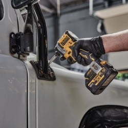 Zakrętarka udarowa 18V 2x2Ah 206Nm DeWALT