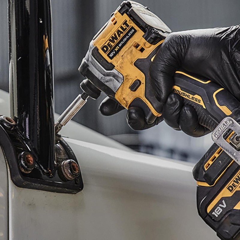 Zakrętarka 1/4'' 206Nm 18V 2x4Ah DeWALT DCF850M2