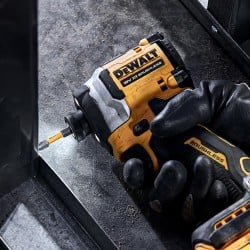 Zakrętarka 1/4'' 206Nm 18V 2x4Ah DeWALT DCF850M2