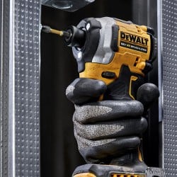 Zakrętarka 1/4'' 206Nm 18V 2x4Ah DeWALT DCF850M2
