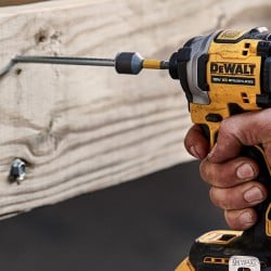 Zakrętarka 1/4'' 206Nm 18V 2x4Ah DeWALT DCF850M2