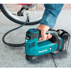 Akumulatorowy minikompresor 18V LXT 12l/min, 8.3 bar Makita DMP180Z + zestaw zasilający 1x3Ah 18V, ładowarka