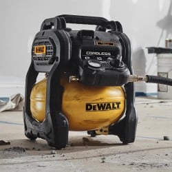 Kompresor 18V 9,6bar 10L 300W DeWALT DCC1018N-XJ
