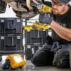 Latarka akumulatorowa LED 12-18V DeWalt DCL077-XJ
