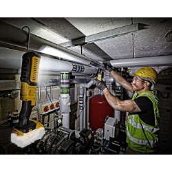 Latarka akumulatorowa DeWALT DCL050 LED 18V XR 250/450lm przegubowa BODY