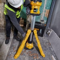 Lampa DEWALT DCL079 18V LED statyw body