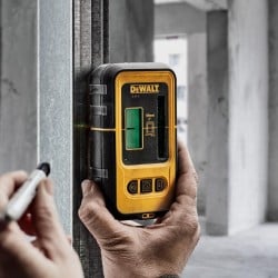 Laser krzyżowy DEWALT DW088KD+ detektor DE0892